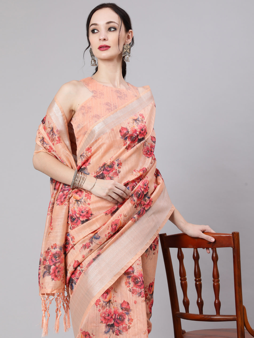 Women's Peach Floral Print Saree With Blouse Piece