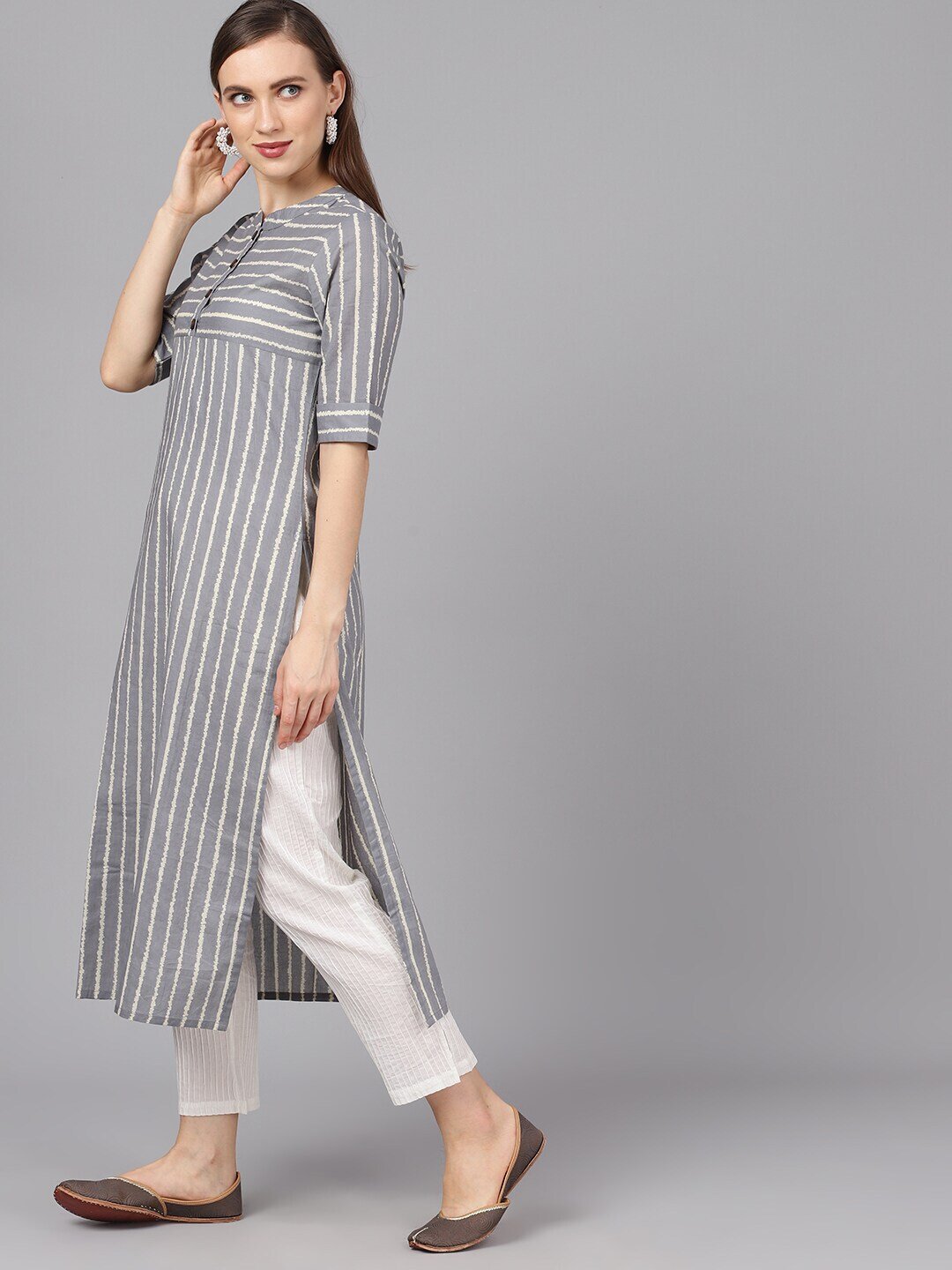 Women's  Grey & White Printed Straight Kurta