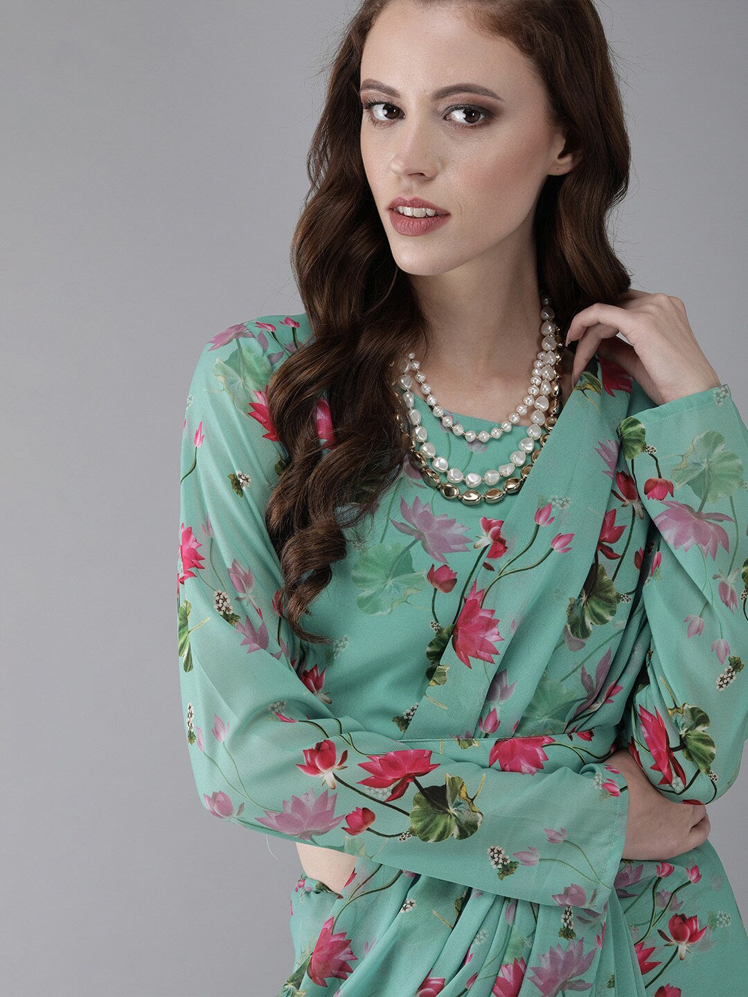 Women's Green Floral Print Saree With Blouse Piece