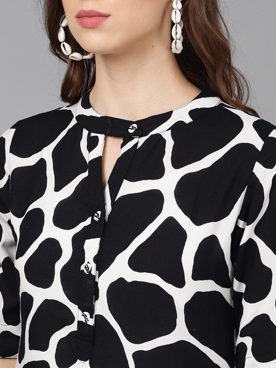 Women's  Black & White Printed Straight Kurta