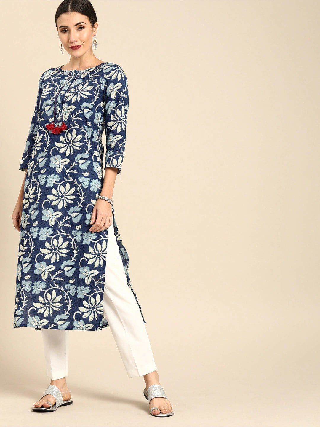 Women's Navy Blue & Off-White Floral Print Straight Kurta