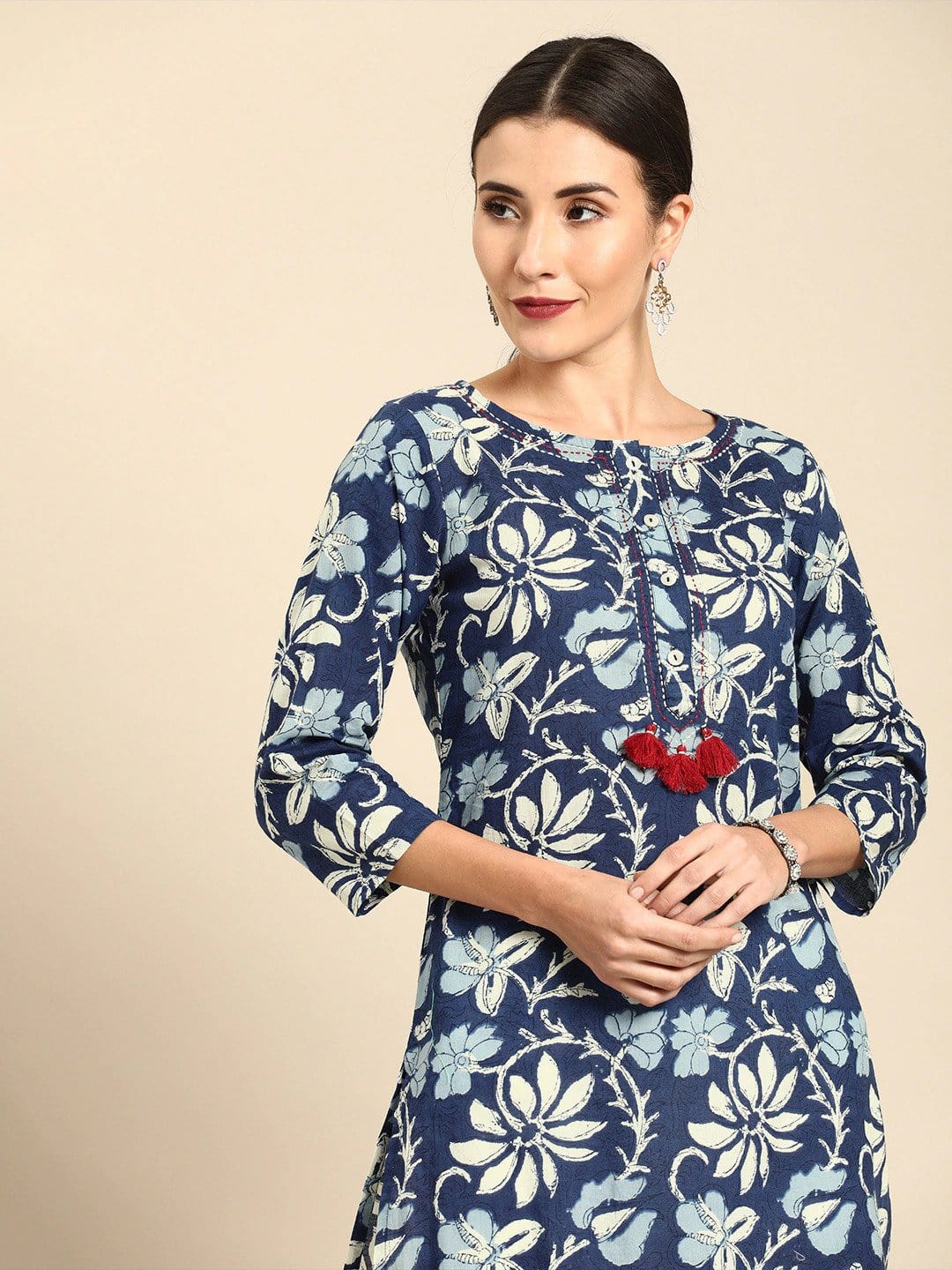 Women's Navy Blue & Off-White Floral Print Straight Kurta