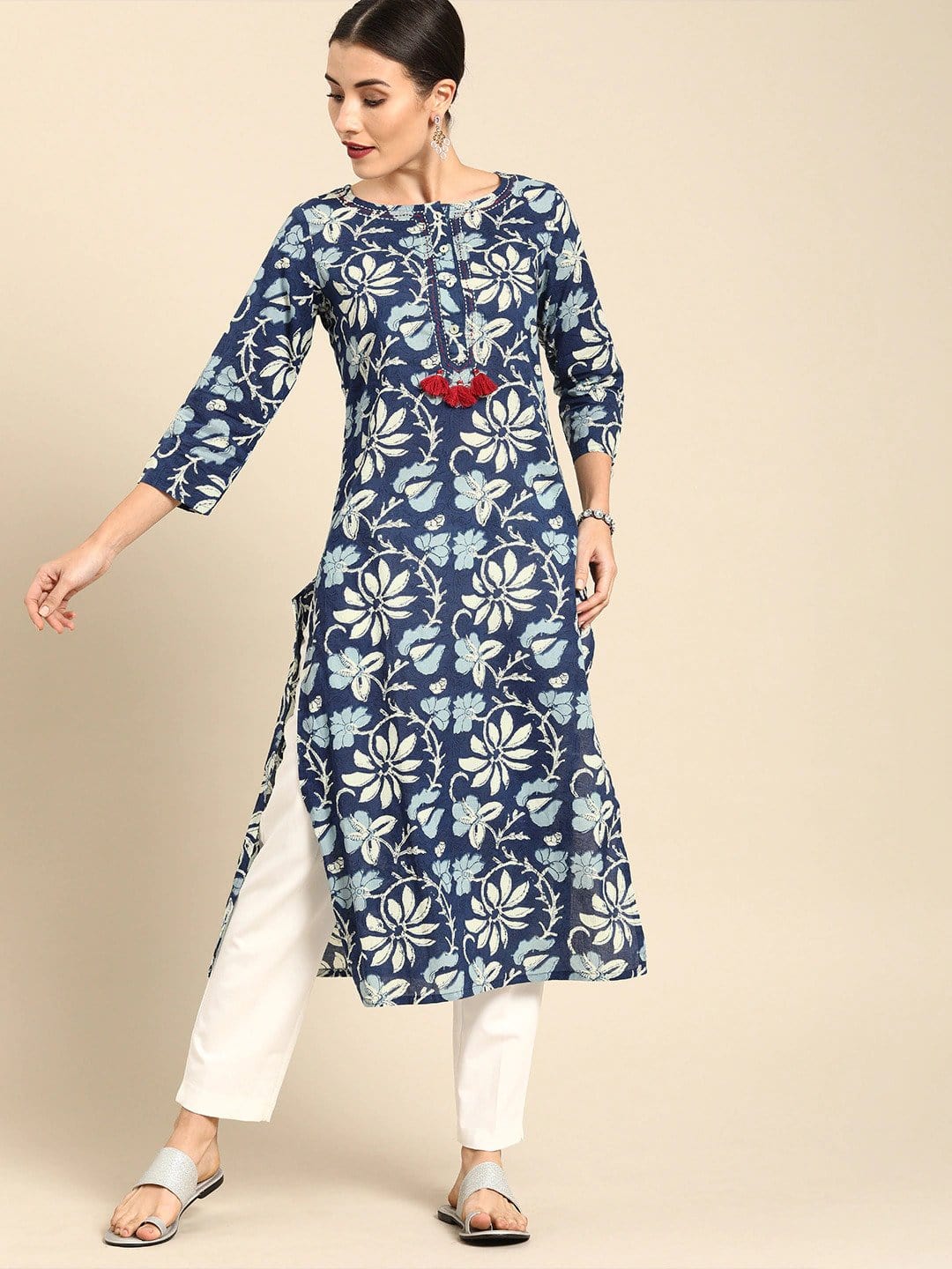 Women's Navy Blue & Off-White Floral Print Straight Kurta