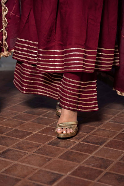 Women's Gotta Jaal Maroon Cotton Anarkali With Jaal Lace Work Cotton Dupatta
