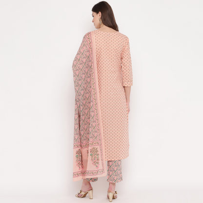Women's Foil Print & Gota Patti Work Straight Cotton Peach Kurta,Pant & Dupatta