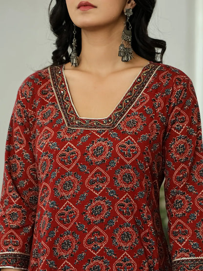 Color_Maroon