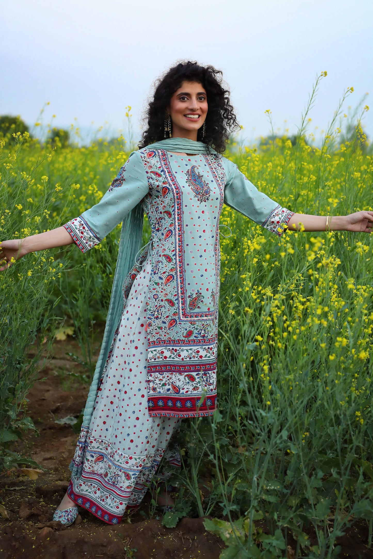 Buy_Women's_Grey_Cambric_Printed_Straight_Kurta_Palazzo_Dupatta_Set_Online_Trendia