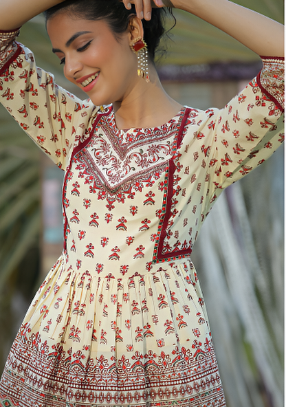 Women's Cream Cambric Floral Print A-Line Tunic With Rubber-Band