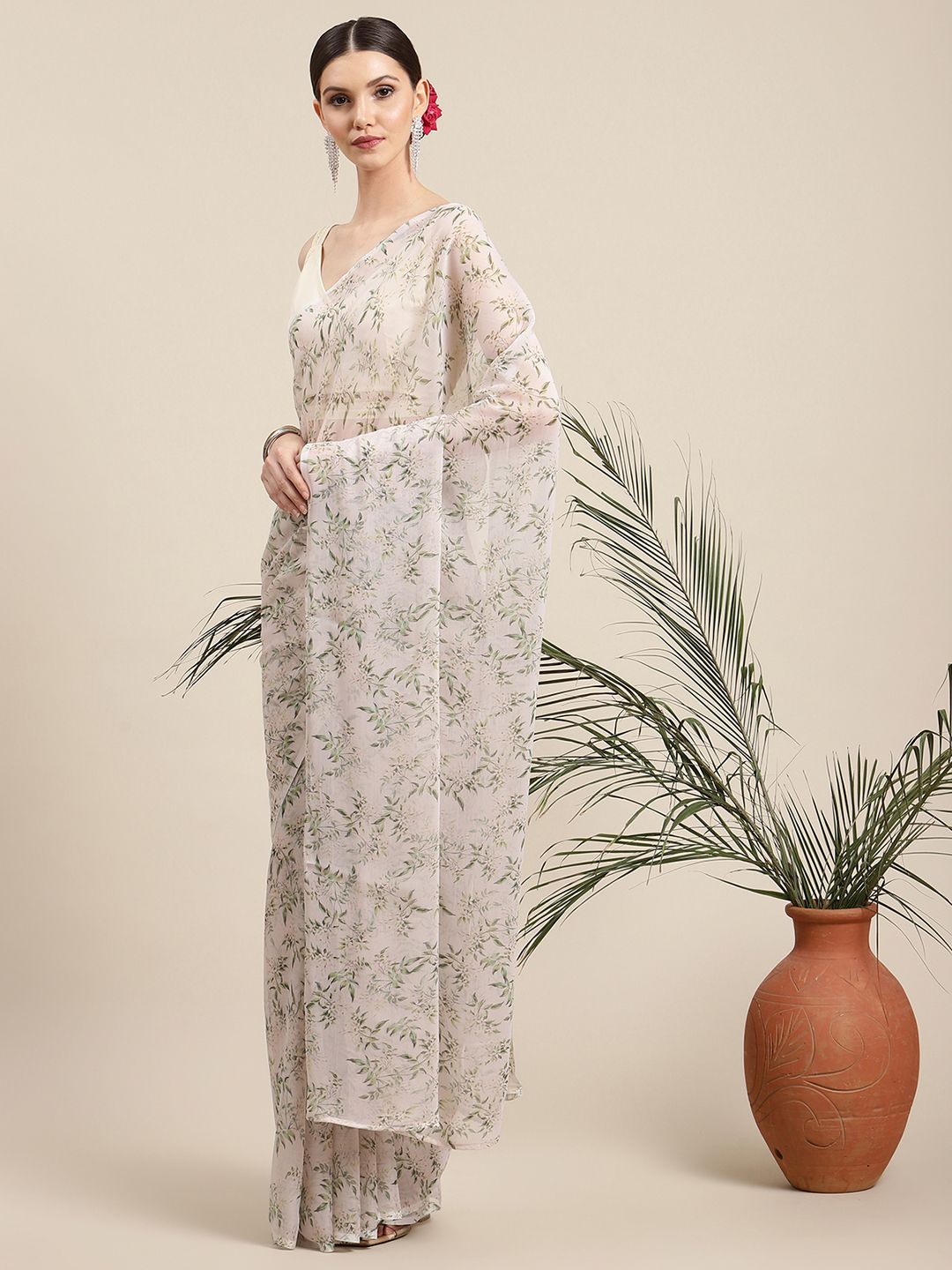 Women's Off White Chiffon Digital Print Floral Saree