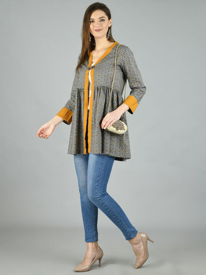 Women's Grey Cotton Printed Full Sleeve V Neck Casual Shrug